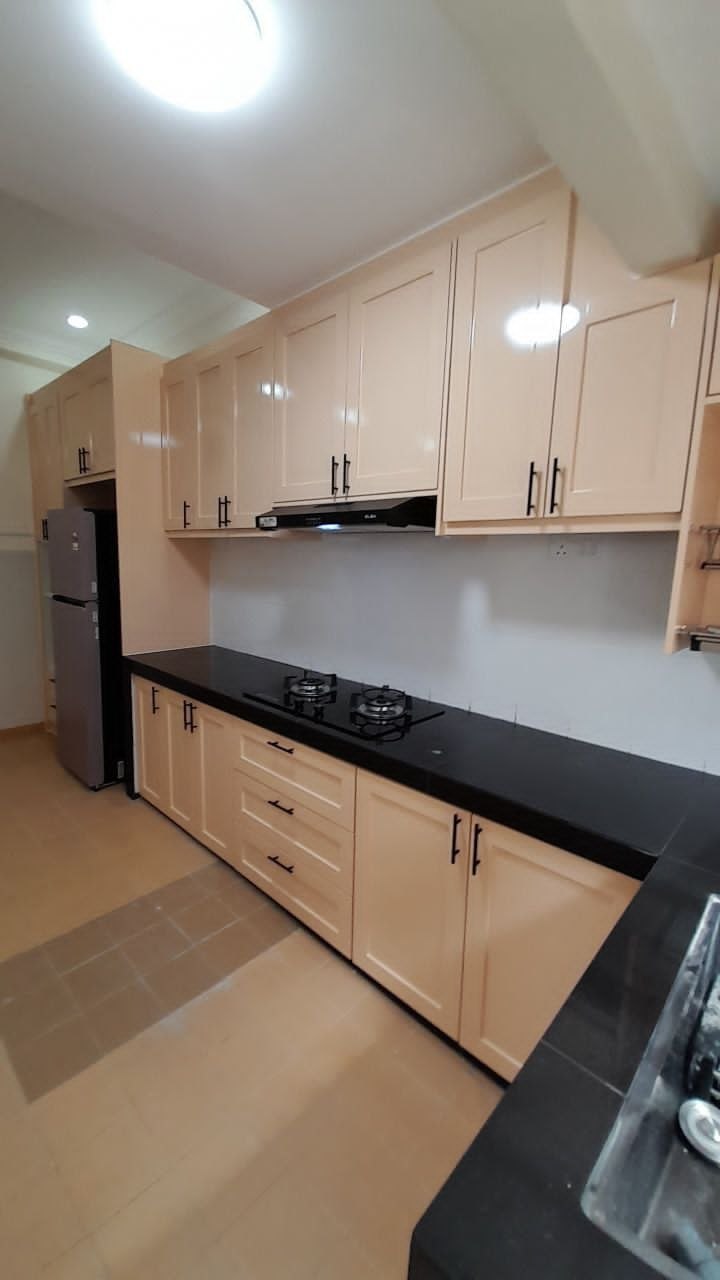 Dapur Krim Shaker + Pemegang Hitam + Granit Hitam
