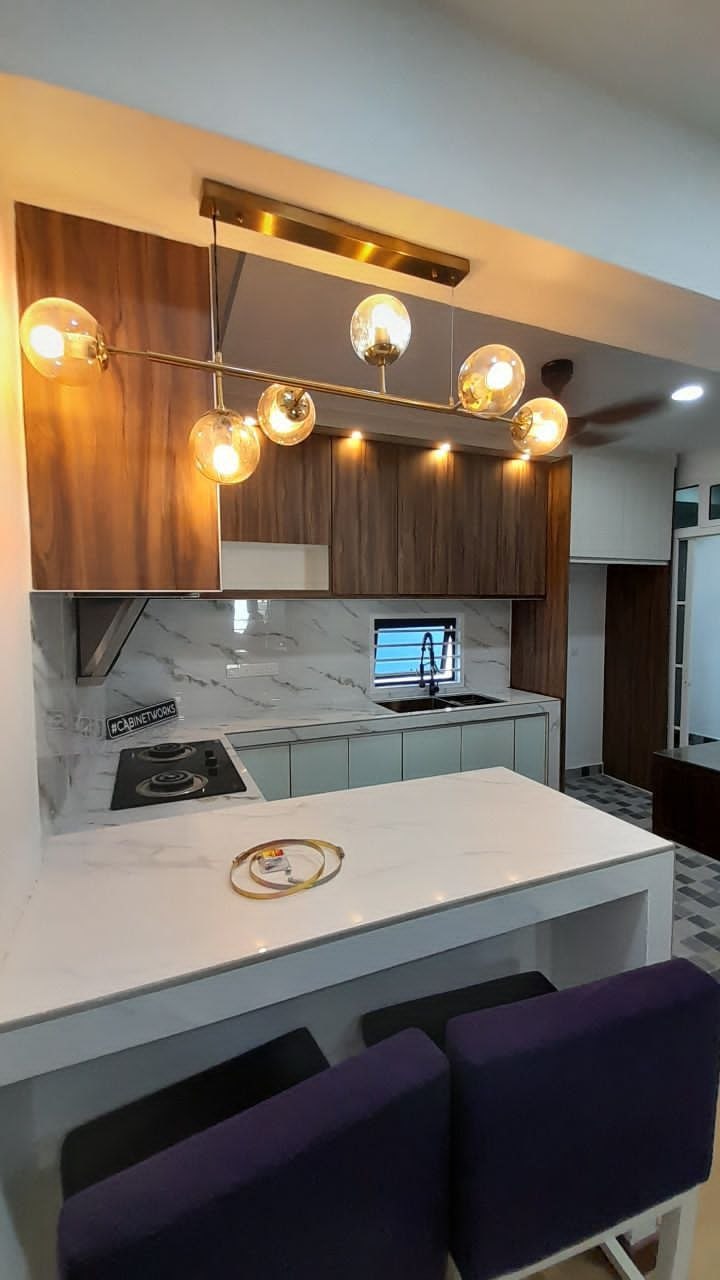 Dapur Walnut Premium + Island Marble + Chandelier Gold