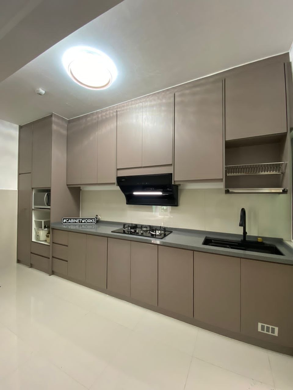 Dapur Greige Handle-Free + Grey Counter + Built-in Oven